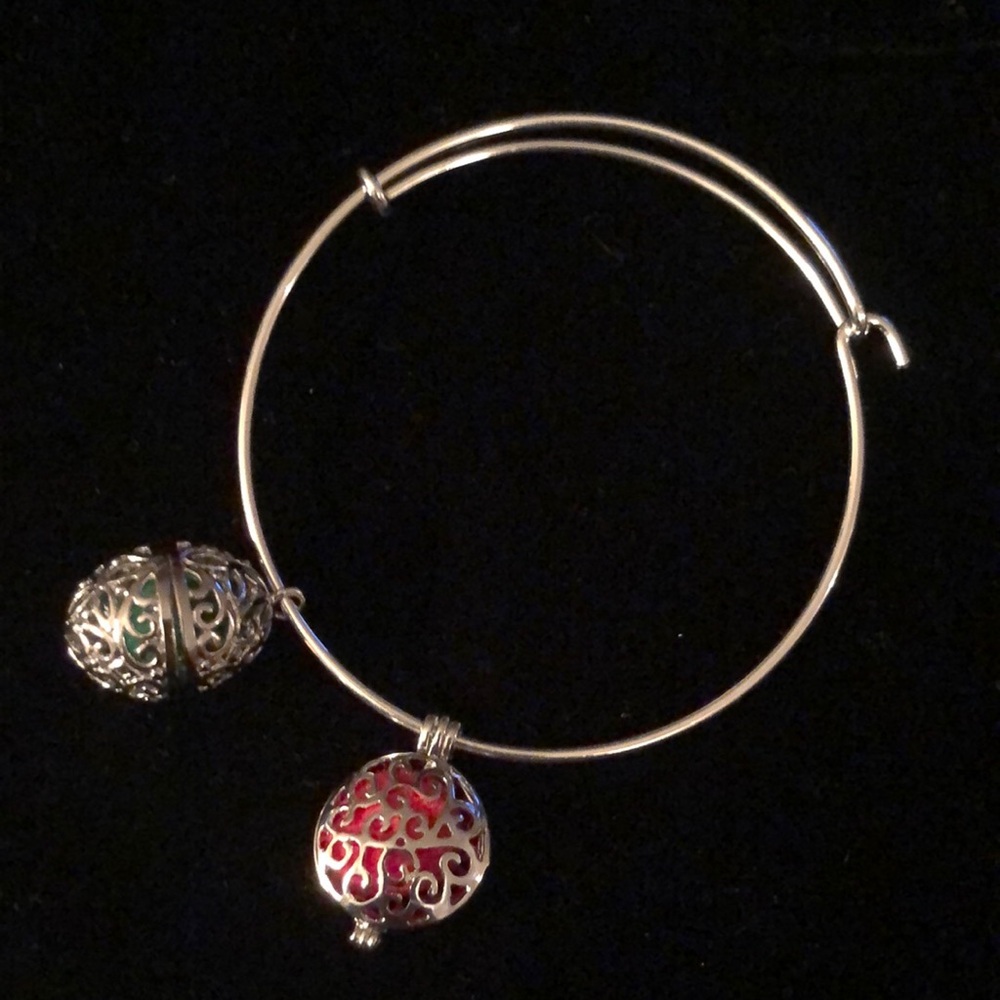 Essential Oil Aromatherapy Diffuser Bracelet with Charms Silver. Size 7